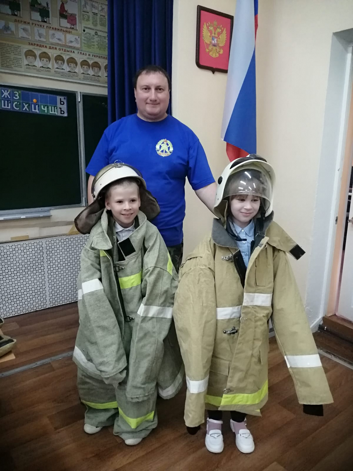 Обучение детей безопасному поведению в случае возникновения пожара - одно из приоритетных направлений работы сотрудников Тульского областного отделения ВДПО